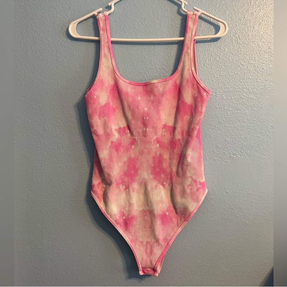 OQQ Womens Pink Tie-Dye Ribbed One-Piece Bodysuit